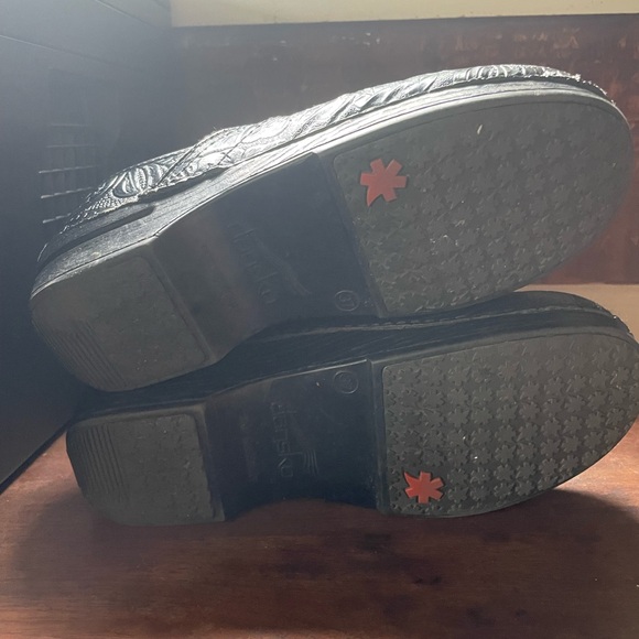 Dansko Tooled Leather Clogs Size 37 - Picture 5 of 5